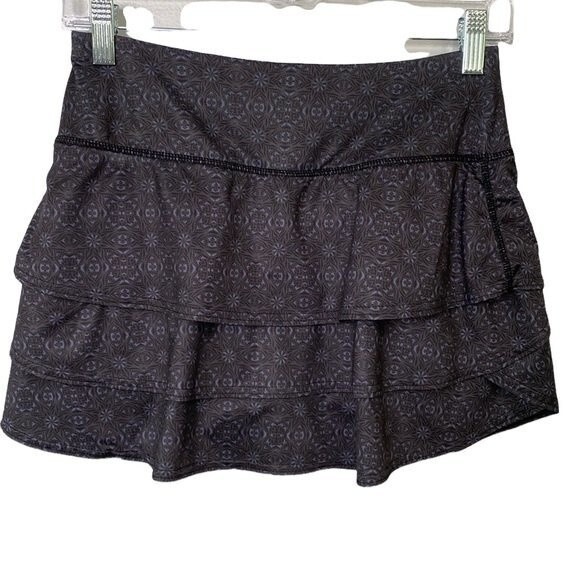 Athleta Swagger Tennis Skirt Skort Black with Blue Floral Print Tiered Ruffle - Picture 4 of 15